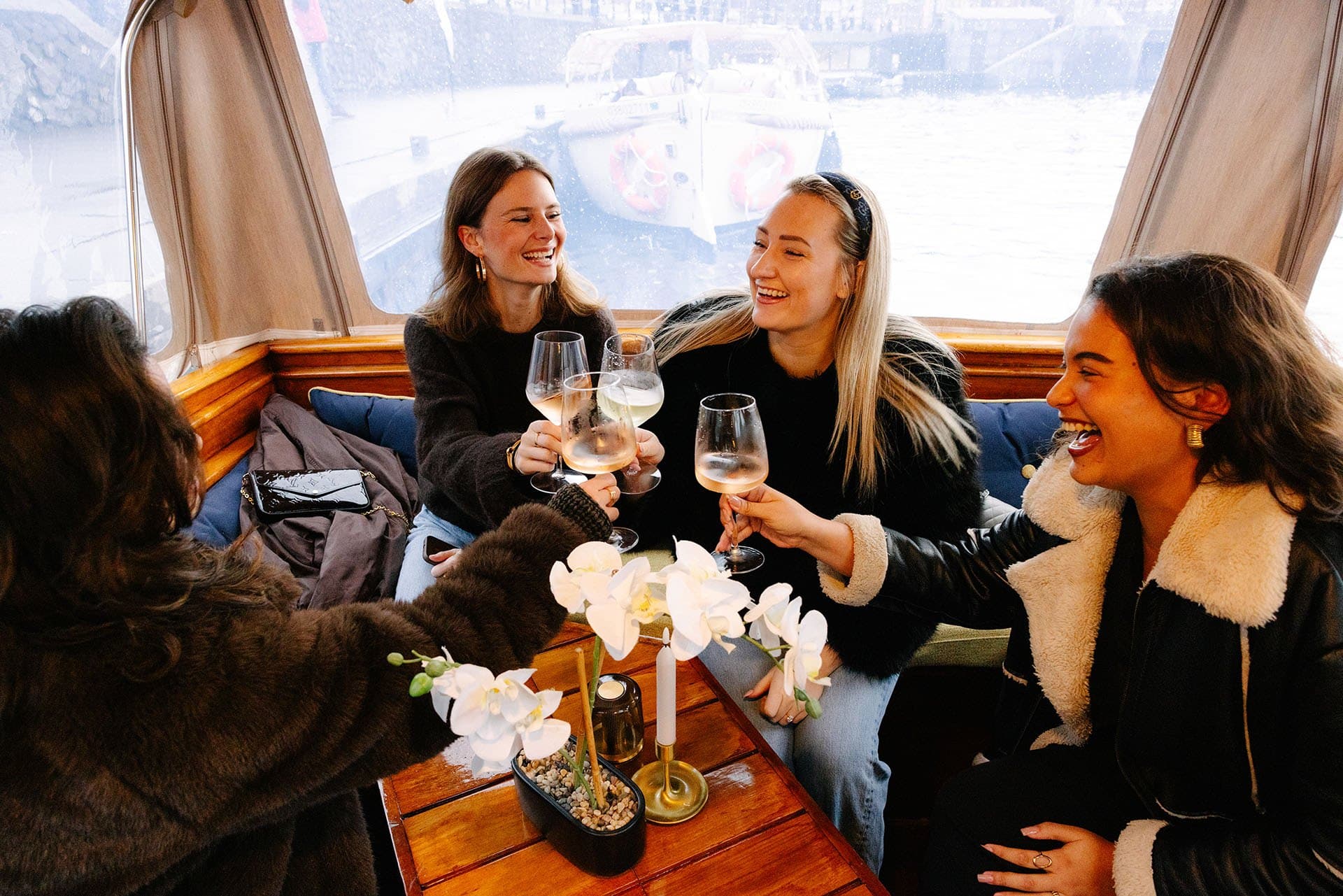 salonboot met drinken in amsterdam