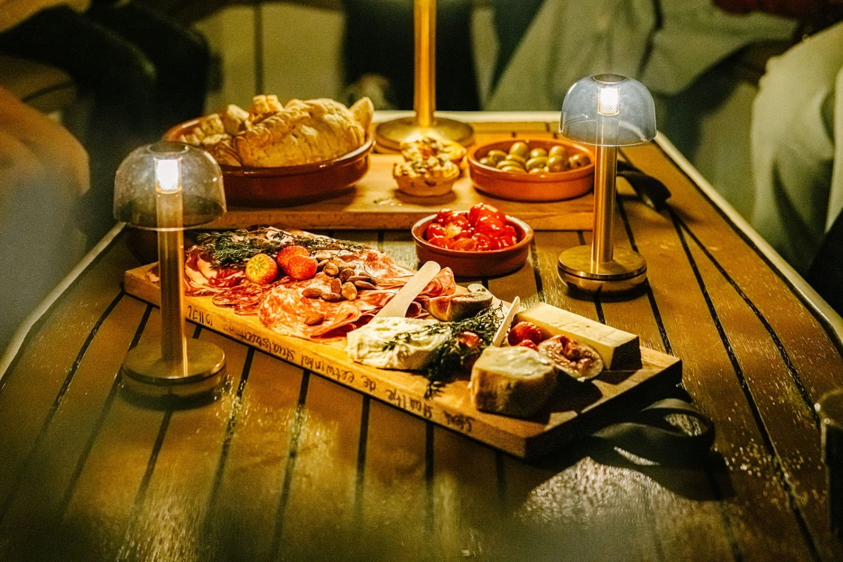 boot huren met tapas in amsterdam