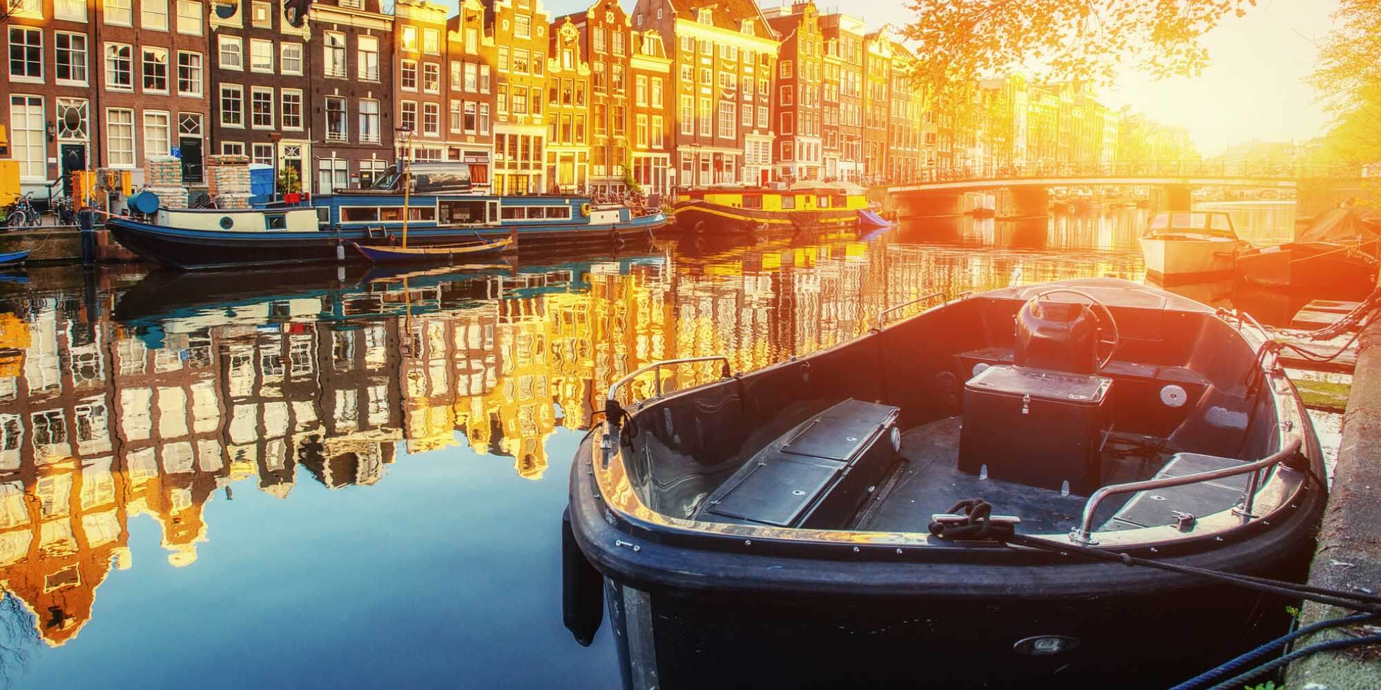 Privé boot geschikt voor een bedrijfsuitje in Amsterdam